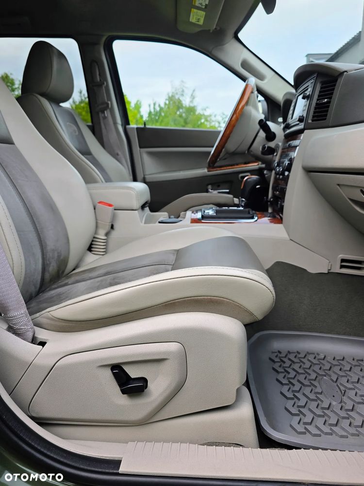 Jeep Grand Cherokee - 31
