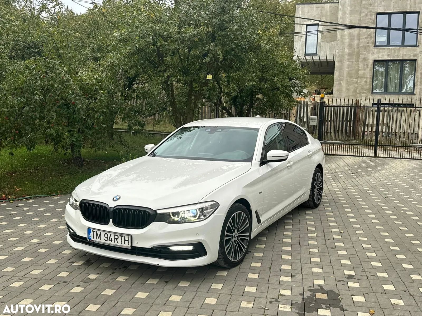 BMW Seria 5 520d xDrive AT - 1