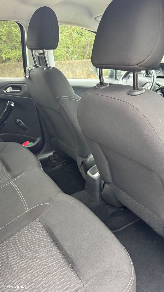 Peugeot 208 1.2 PureTech Style - 25