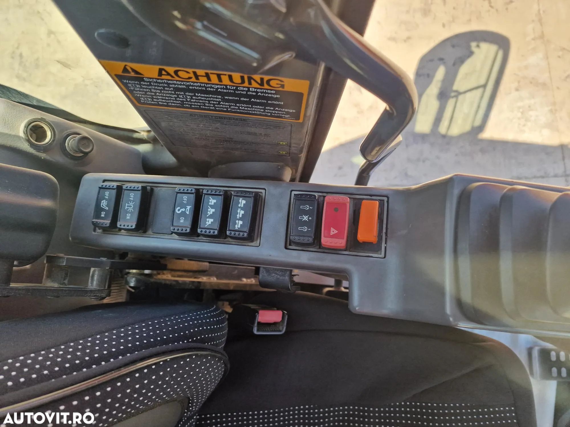 Hitachi PE ROTI, 16,5tone, 3 BRATE, 7.432h, CALE si lama nivelare, Inst picon, a doua instalatie hidr pe brate, AC, camera spate, cupa 1,2m, Ad sapare 6m, ridica  7t la 9m, hidraulica HITACHI, promotie 69.900 EUR+Tva-Posibilitate inchiriere. - 9