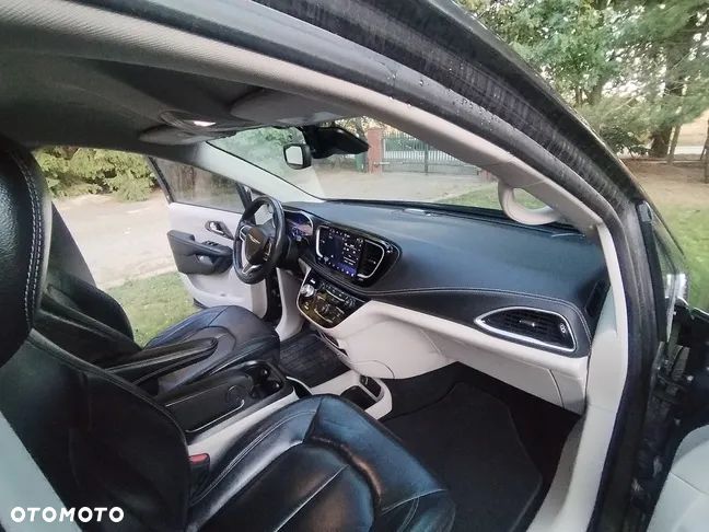 Chrysler Pacifica - 15