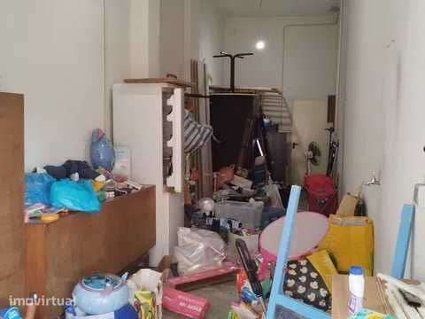 Vende-se Garagem em Vialonga na rua Miguel Torga - Grande imagem: 2/3
