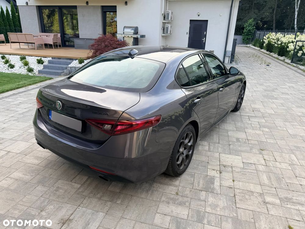 Alfa Romeo Giulia ver-2-0-turbo-16v-at8-sprint - 4