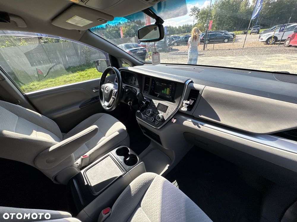 Toyota Sienna 3.5 V6 SE - 32