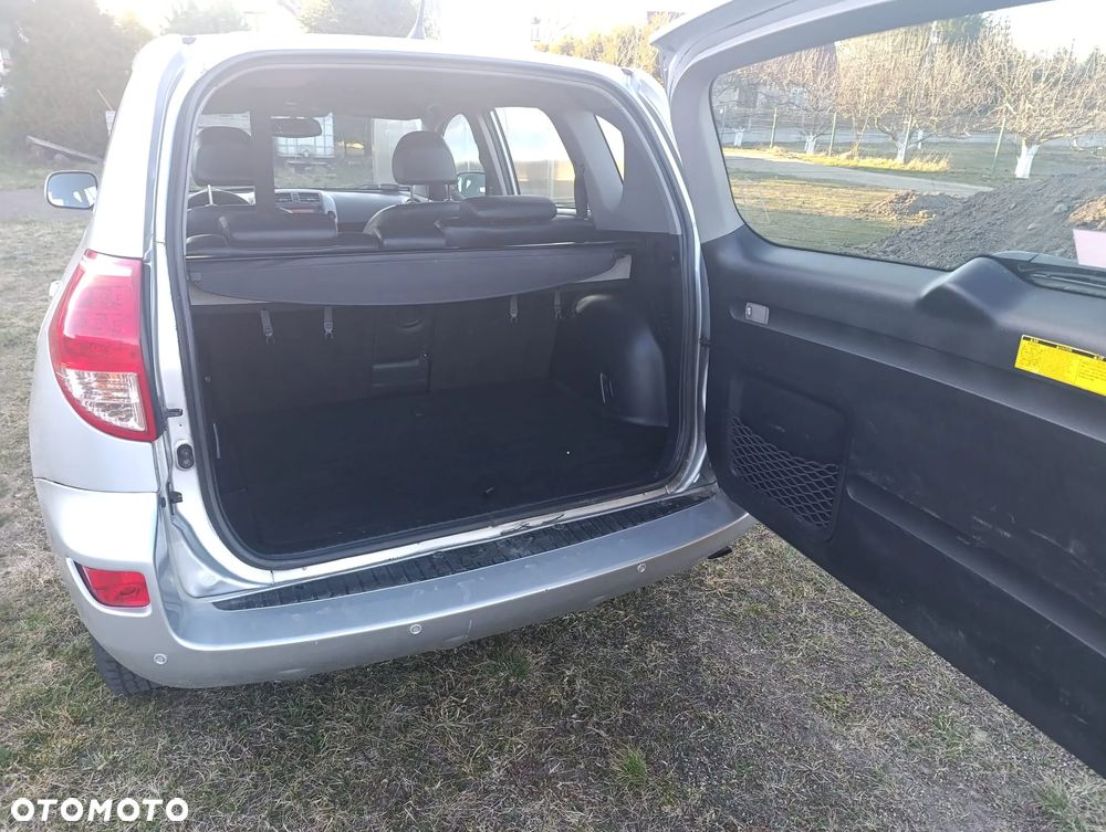 Toyota RAV4 2.2 D-4D Premium - 9