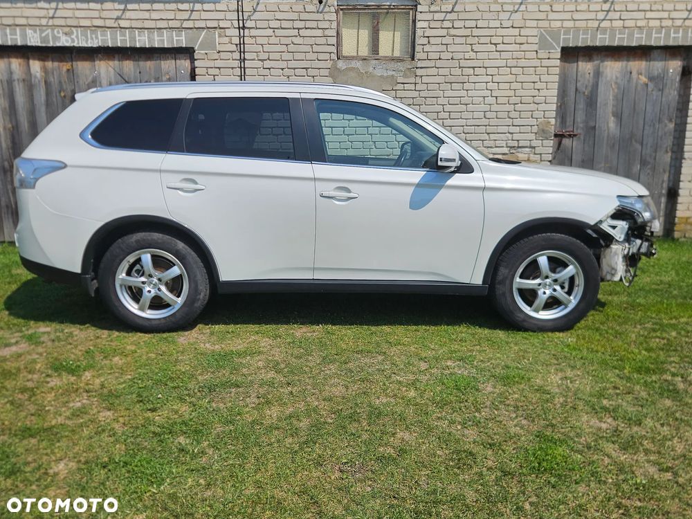 Mitsubishi Outlander 2.2 DI-D Intense + SDA 4WD - 4