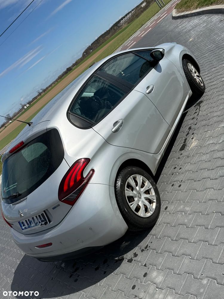 Peugeot 208 - 6