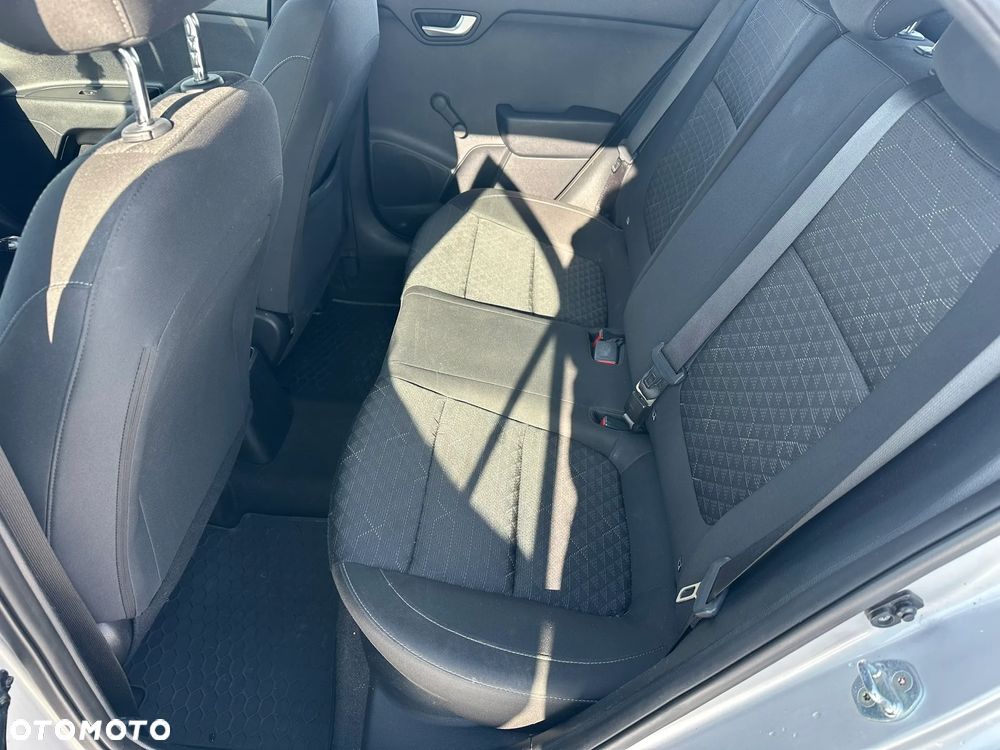 Kia Rio 1.2 L - 16