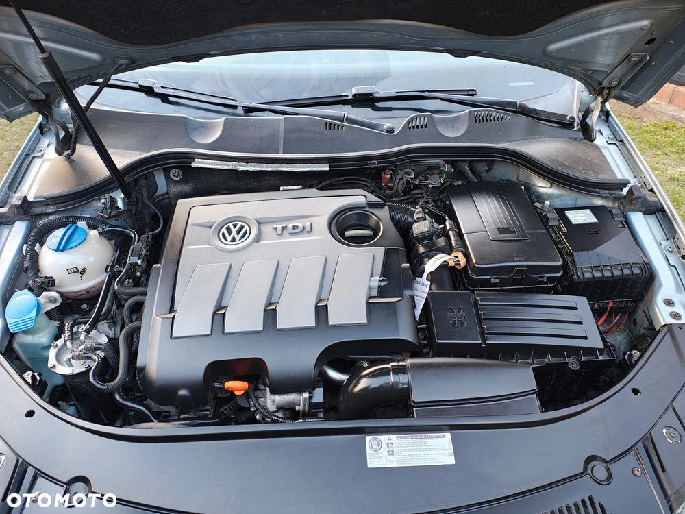 Volkswagen Passat 1.6 TDI Comfortline - 2