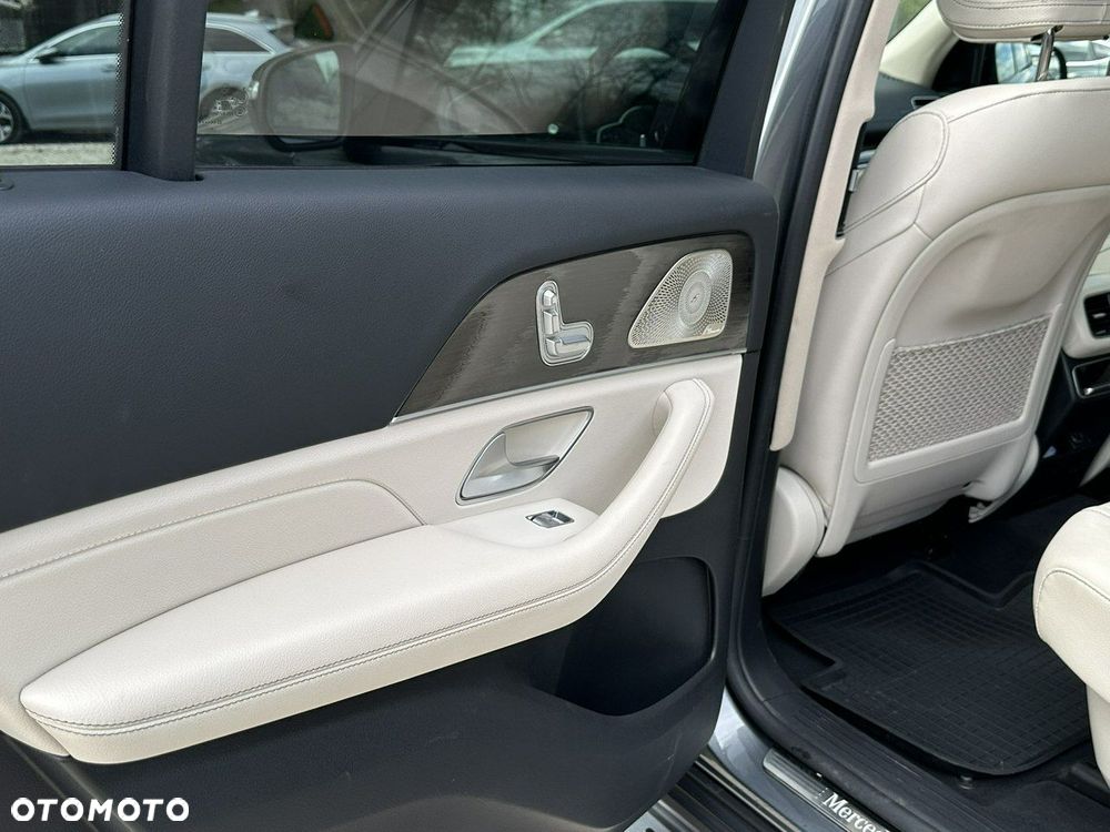 Mercedes-Benz GLS - 21