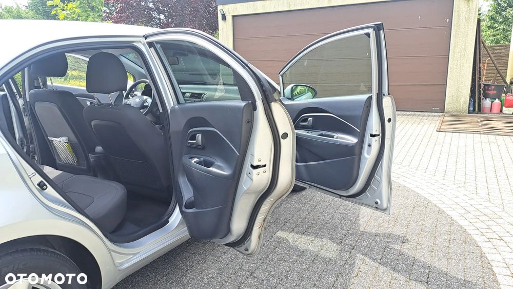 Kia Rio 1.2 Fifa World Cup Edition - 17