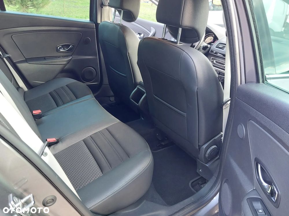 Renault Megane ENERGY TCe 130 BOSE EDITION - 11