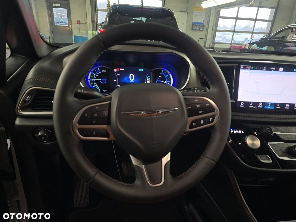 Chrysler Pacifica - 8