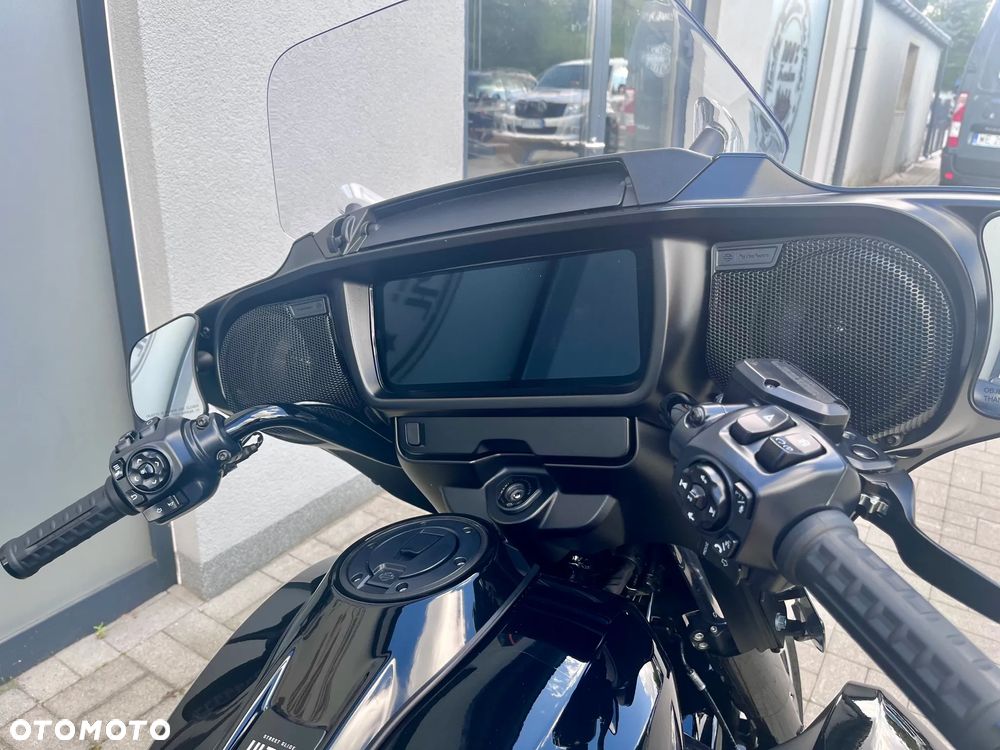 Harley-Davidson Touring Street Glide - 22