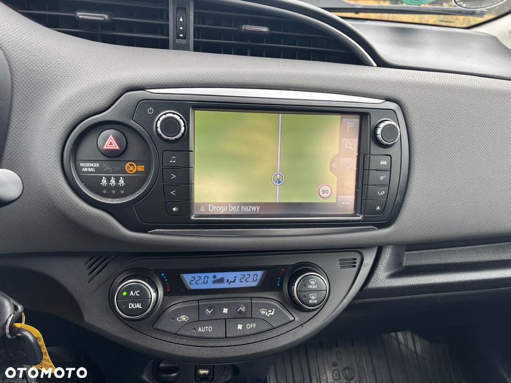 Toyota Yaris Hybrid 100 Sol - 19