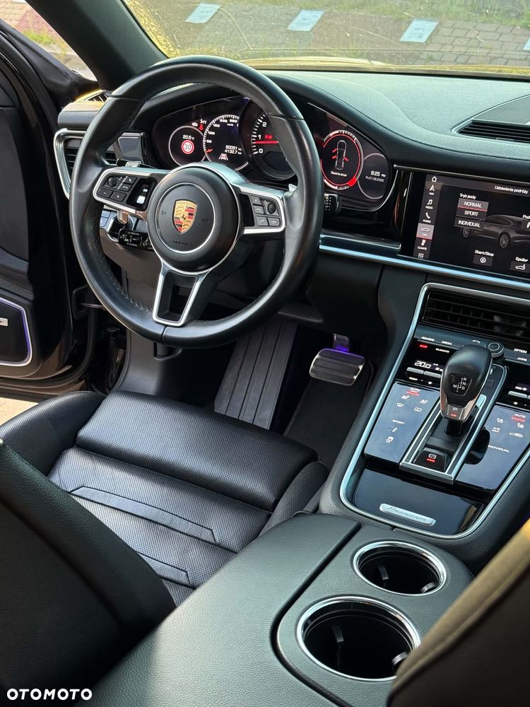 Porsche Panamera 4S - 23