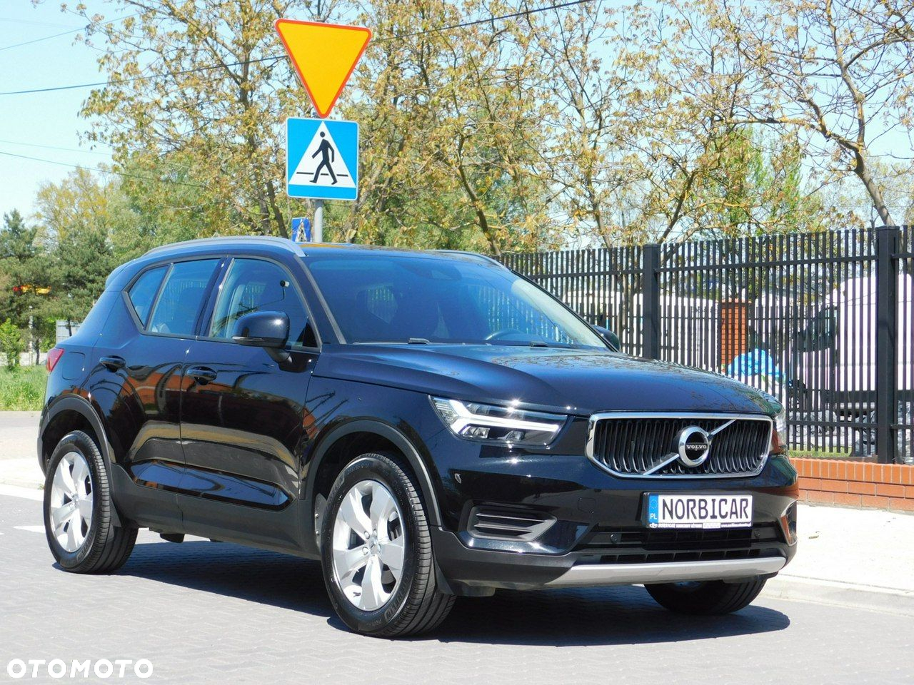 Volvo XC 40 T3 Momentum - 2