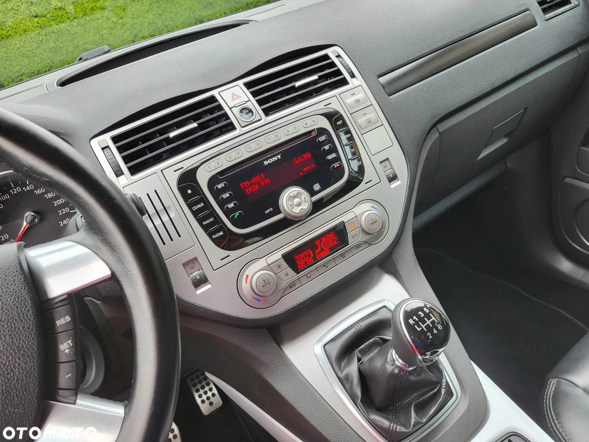 Ford Kuga - 12