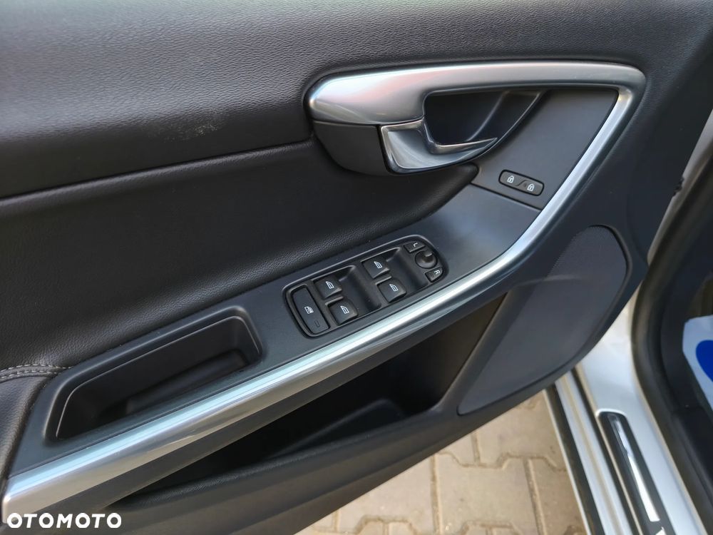 Volvo V60 D2 Drive-E Momentum - 10