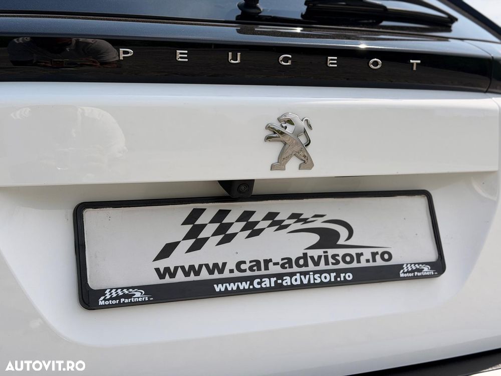 Peugeot 2008 1.2 L PureTech STT Allure - 15