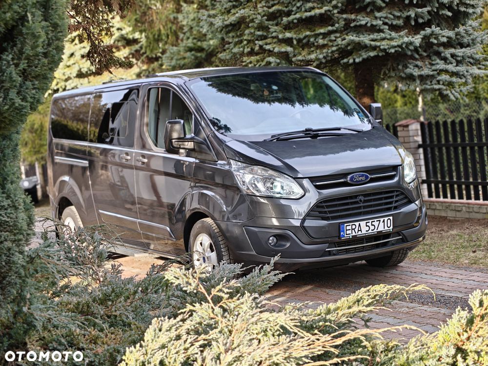 Ford Tourneo Custom - 1