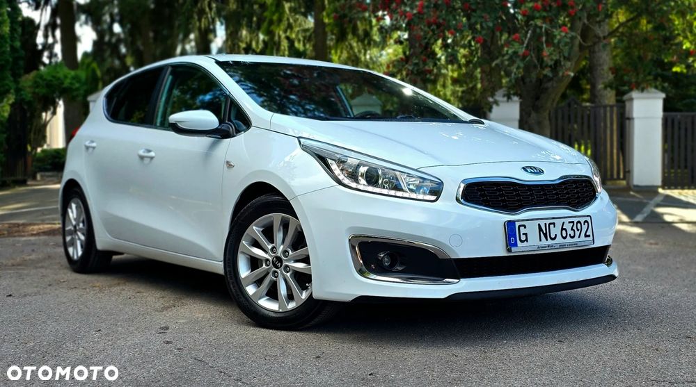 Kia Ceed 1.6 CRDi 136 ISG Dream Team Edition - 8