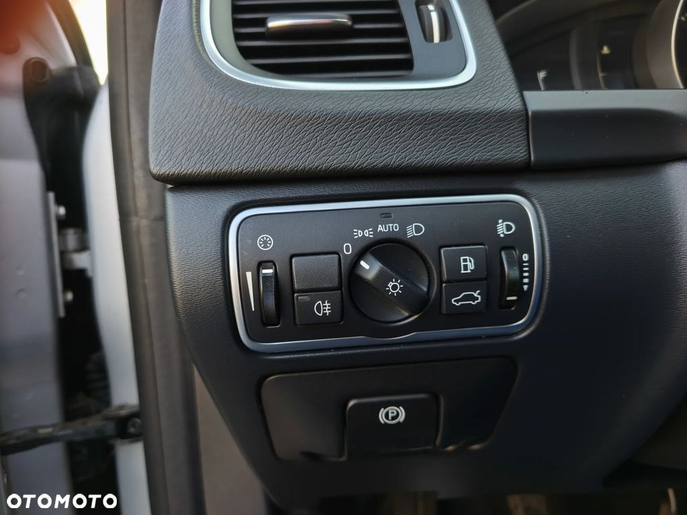 Volvo V60 D2 Drive-E Momentum - 17