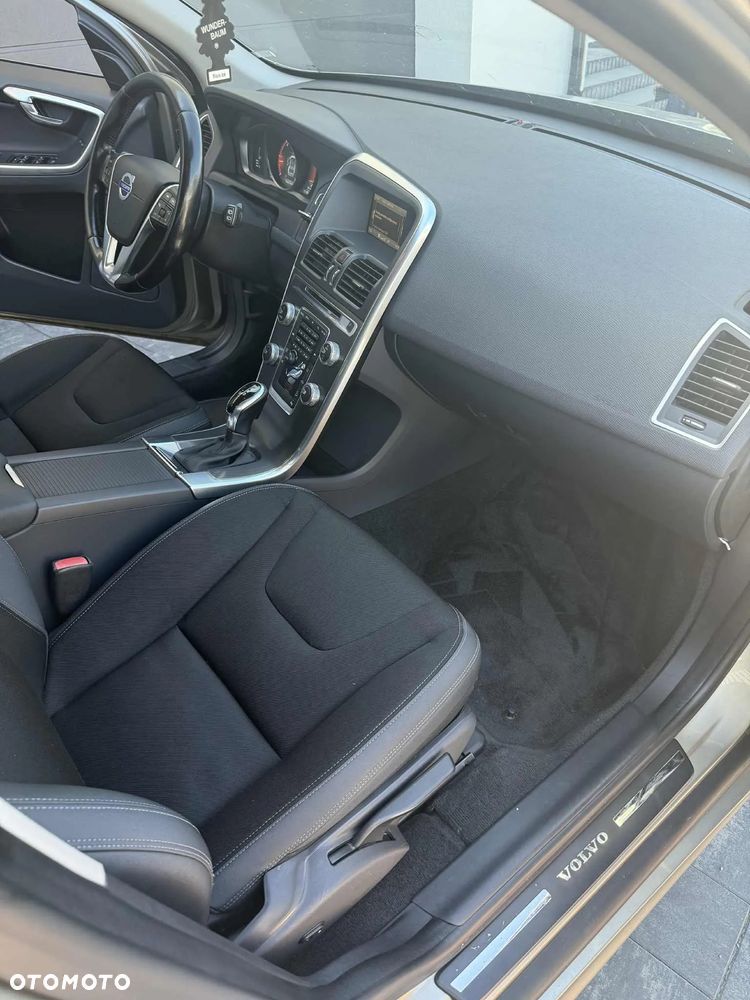 Volvo XC 60 D5 AWD Kinetic - 6