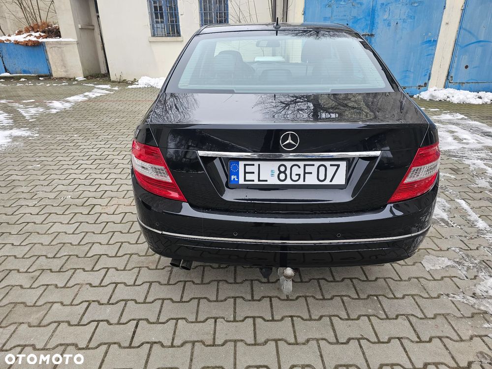 Mercedes-Benz Klasa C 180 CGI BlueEFFICIENCY Avantgarde - 6