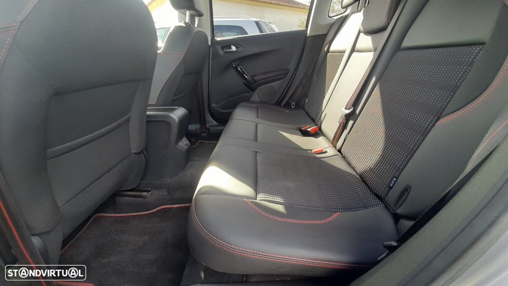 Peugeot 2008 1.6 BlueHDi GT Line - 10