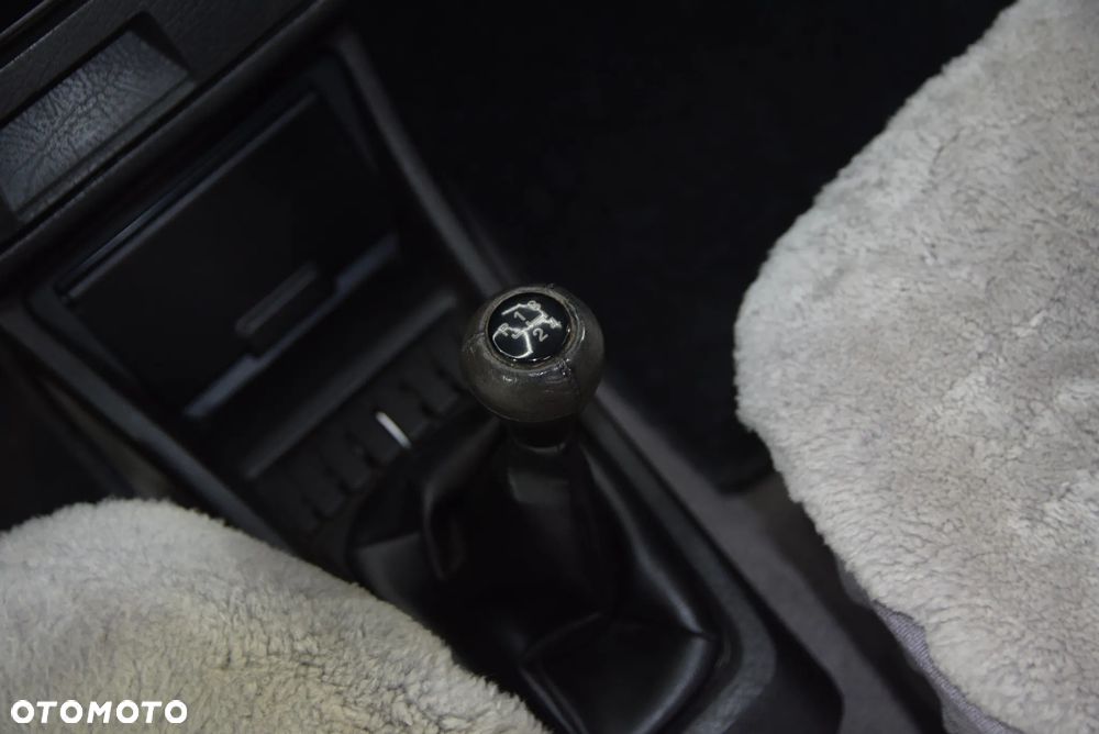 Volkswagen Golf 1.3 - 14