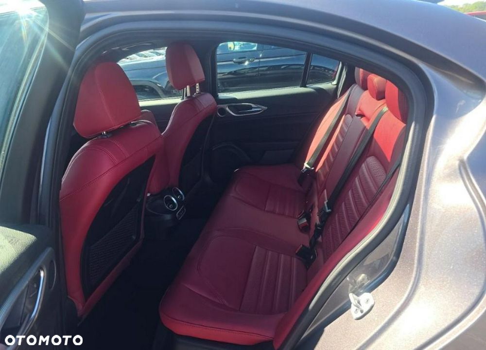 Alfa Romeo Giulia 2.0 Turbo Veloce Q4 - 11