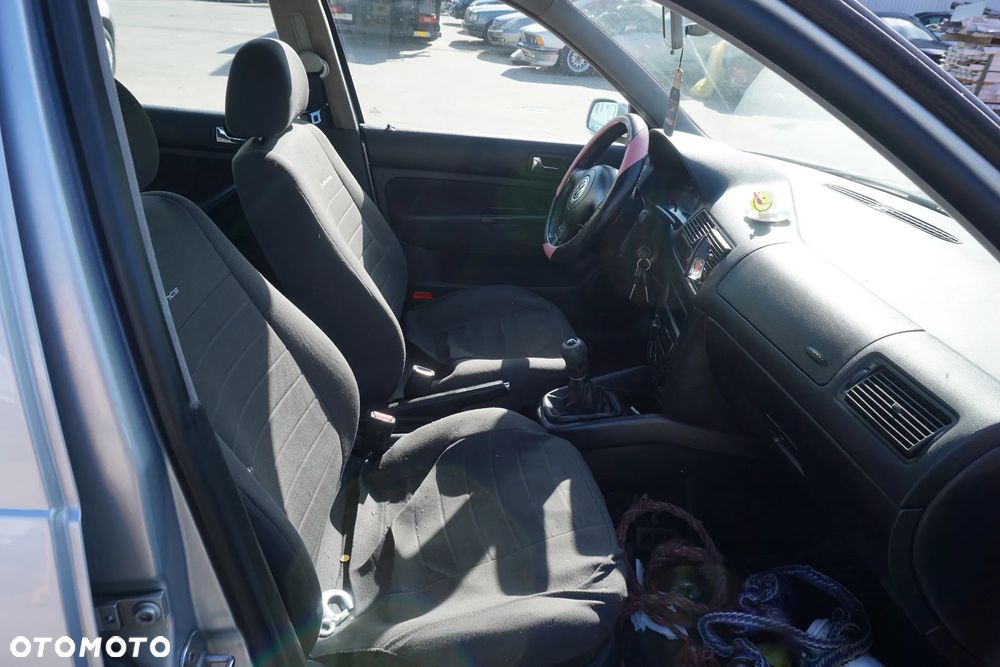 Volkswagen Golf - 10