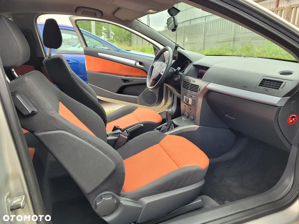 Opel Astra GTC 1.6 Catch me - 11
