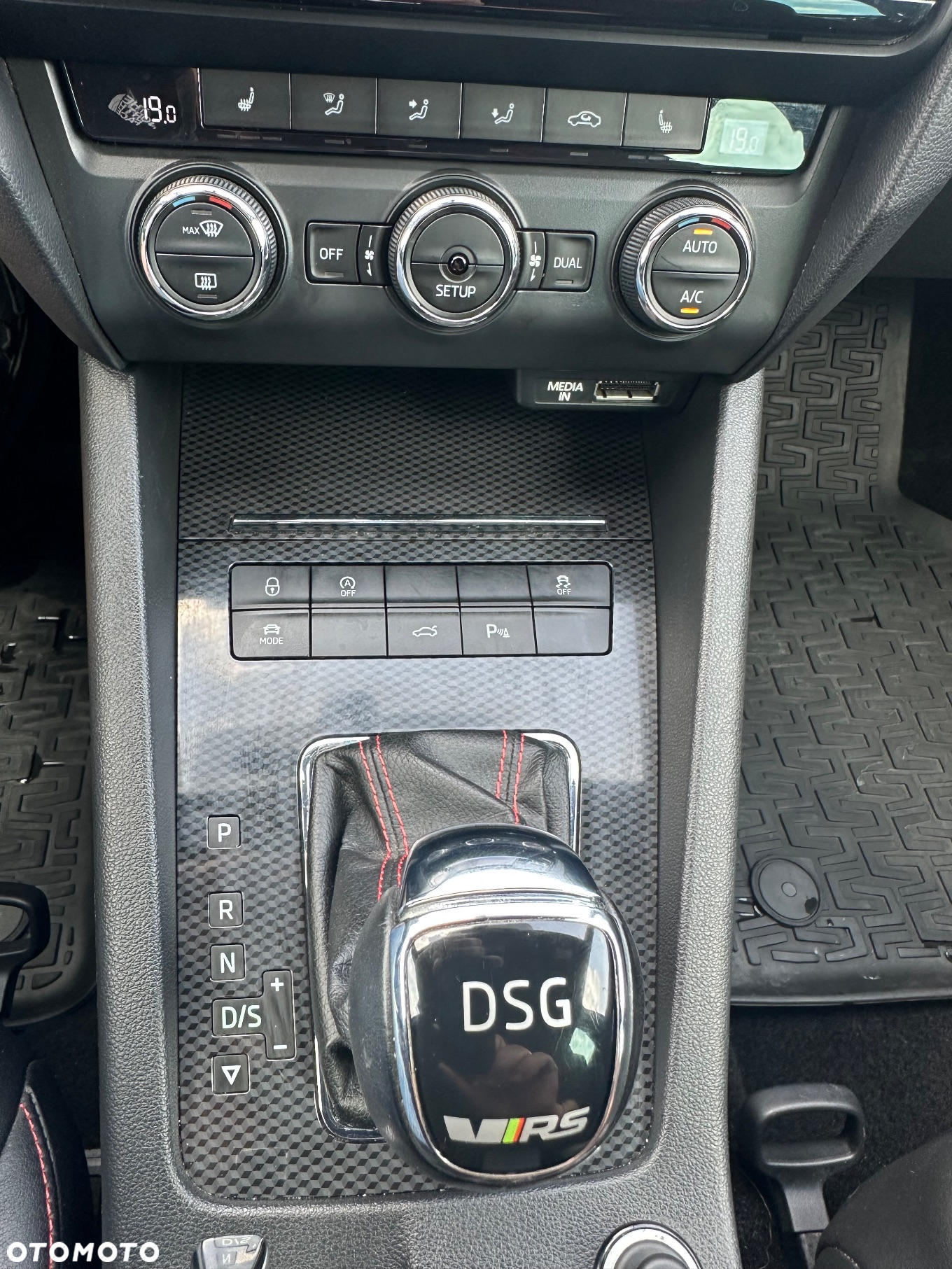 Skoda Octavia Combi 2.0 TDI DSG RS - 31