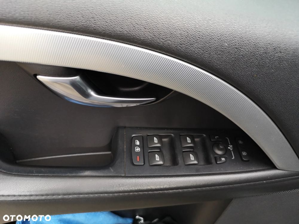 Volvo V70 D5 Momentum - 21