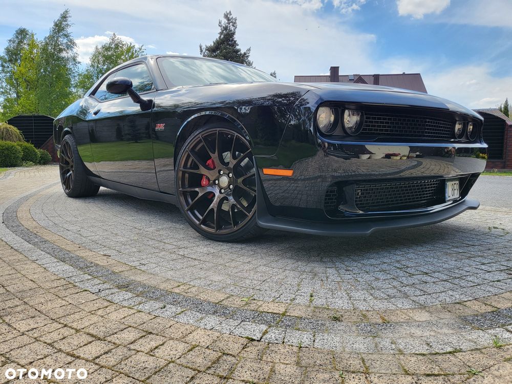 Dodge Challenger - 2
