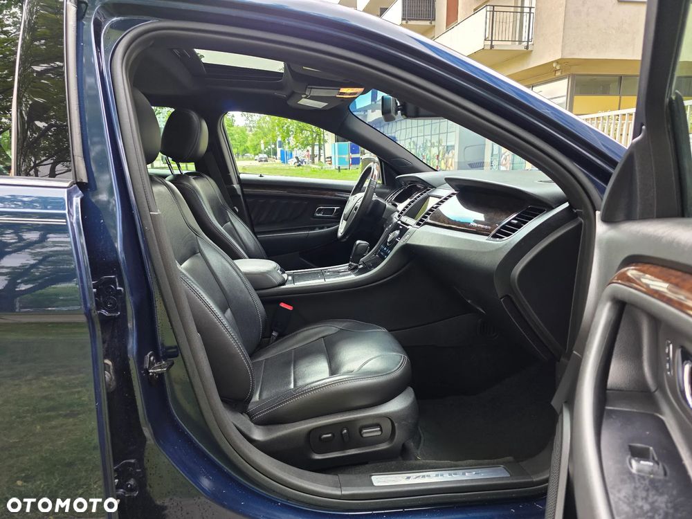 Ford Taurus - 34