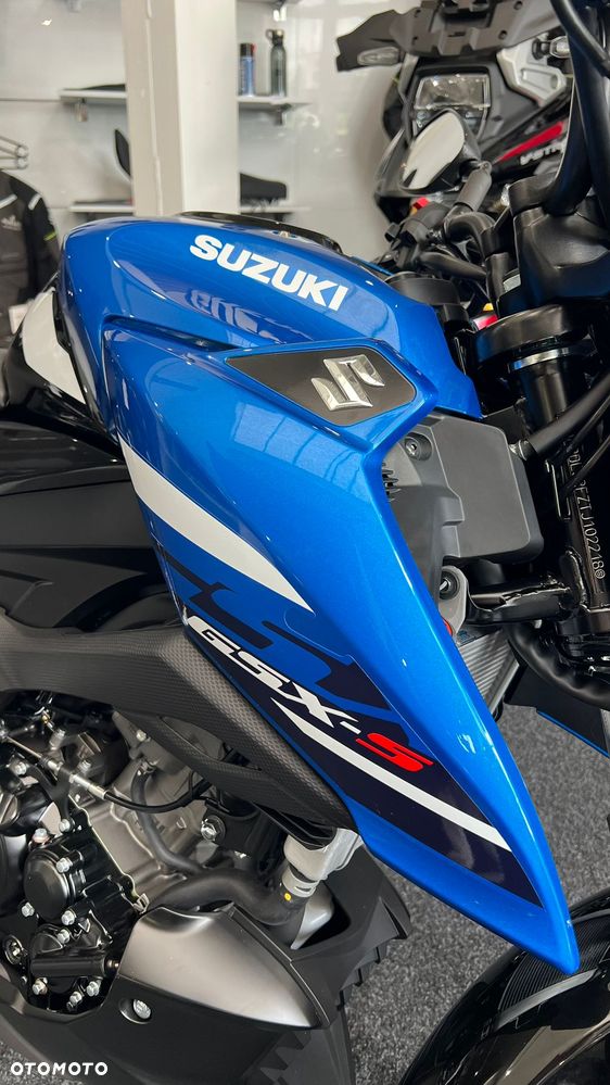 Suzuki GSX - 21