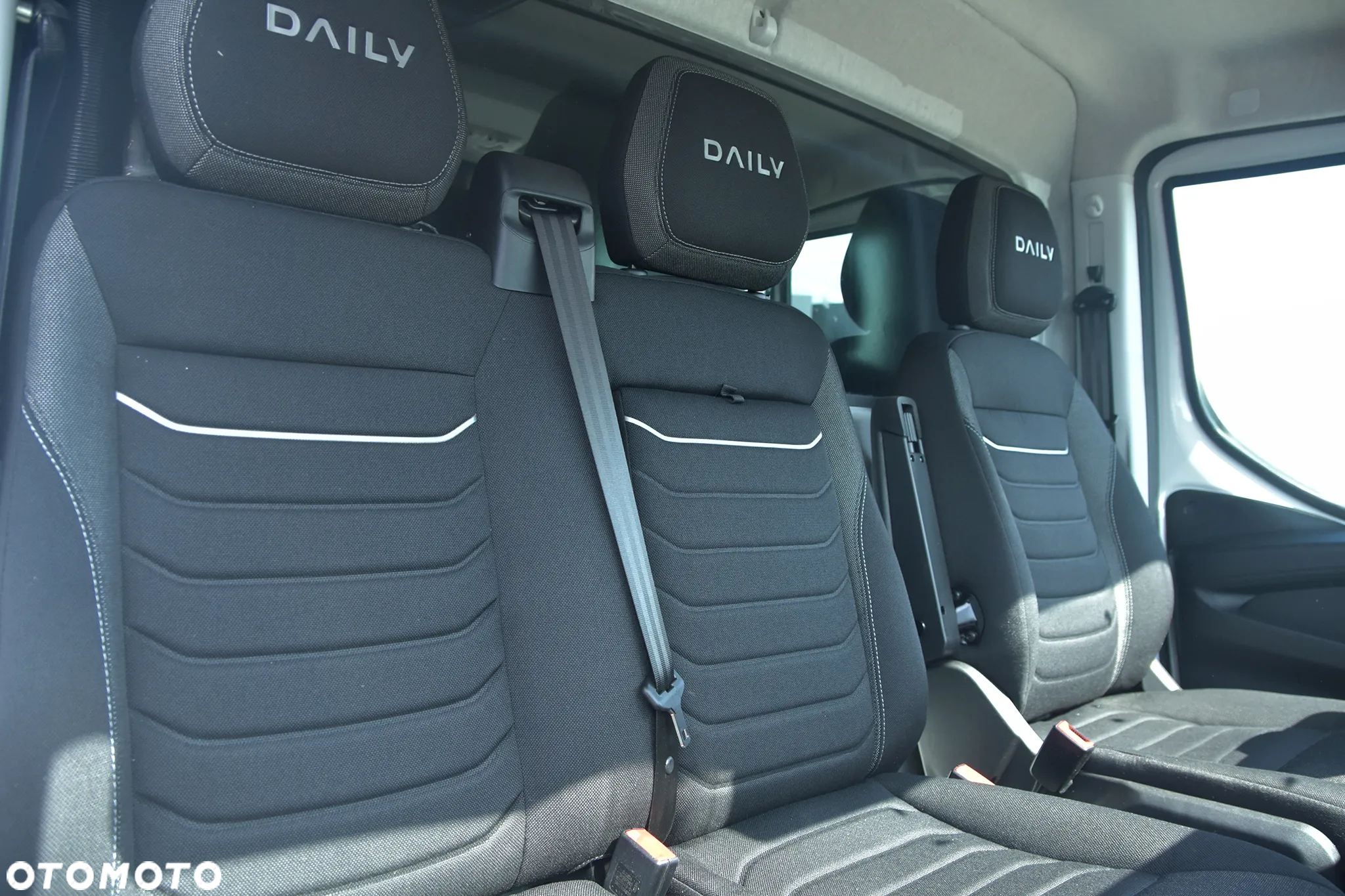 Iveco Daily zabudowa 10EP międzynarodowa kabina sypialna - 22