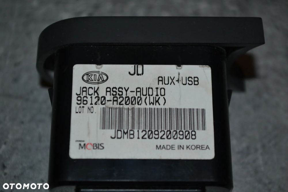 KIA CEED II GNIAZDO USB AUX 96120-A2000 - 3