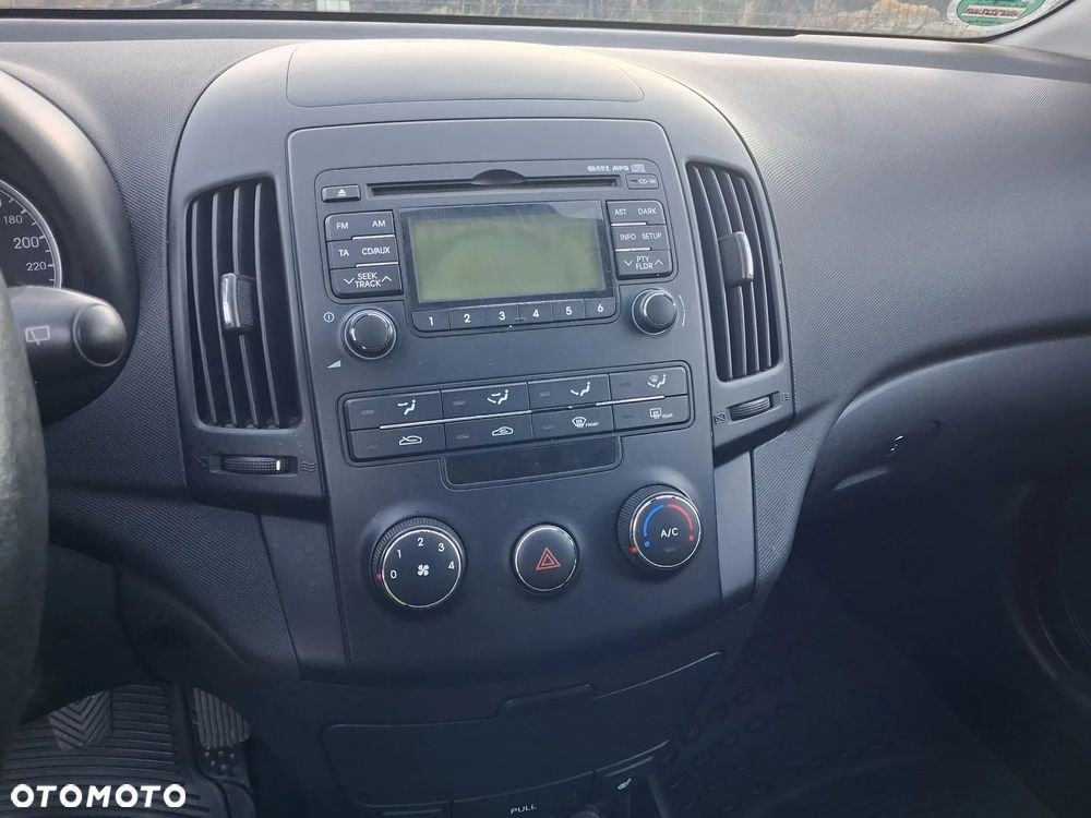 Hyundai i30 1.4 Base + - 13