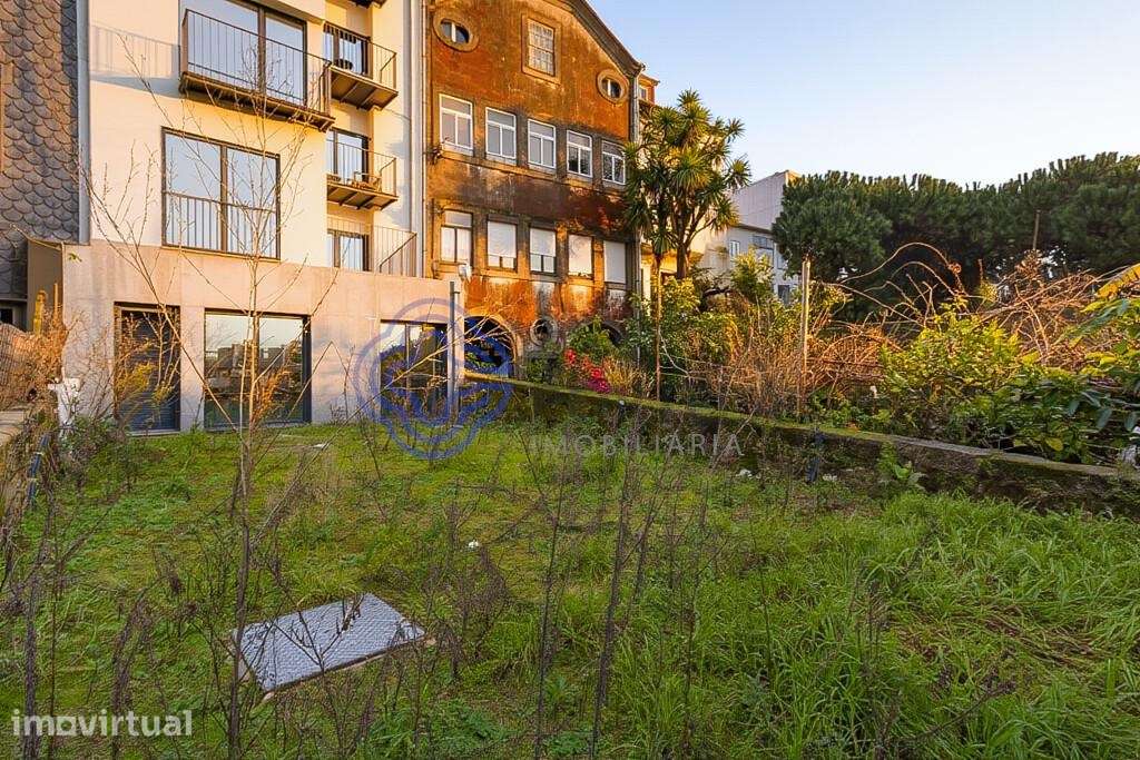 T2 | JARDIM PRIVATIVO 30 M2 | NOVO | ELEVADOR| HOSPITAL SANTO ANTÓNIO - Grande imagem: 2/15