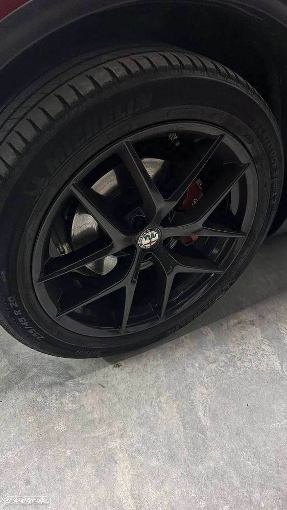 Alfa Romeo Stelvio 2.0 Turbo 16V AT8-Q4 Executive - 17