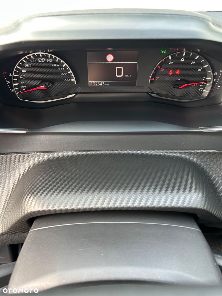 Peugeot 208 - 25