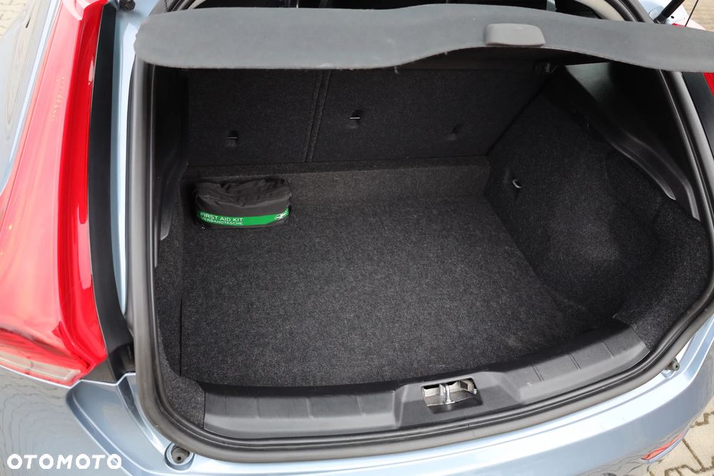 Volvo V40 T2 Momentum - 34