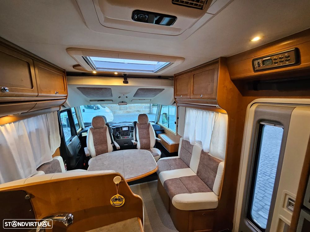 Rapido Le Randonneur 9097F CHASSI AL-KO Cama transversal + BASCULANTE - 23