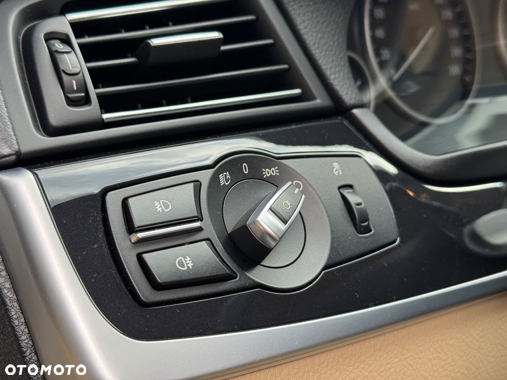 BMW Seria 5 520d xDrive Luxury Line - 28