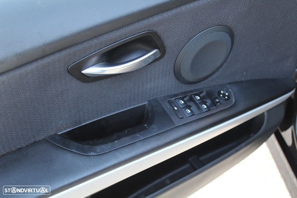 BMW 318 d Dynamic - 8