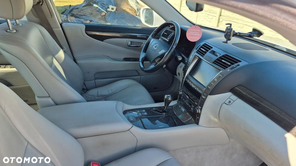 Lexus LS - 8